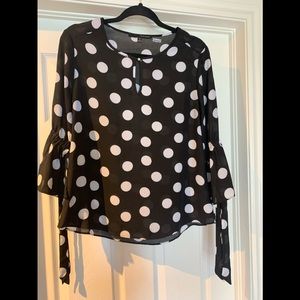🎉 3 for $15 🎉 Harve Bernard polka dot blouse